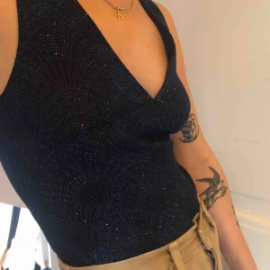  - Fet glitter body i blått! Aldrig använd bara prövad ✨ Frakt betalas av köparen eller mötas upp i Malmö. 