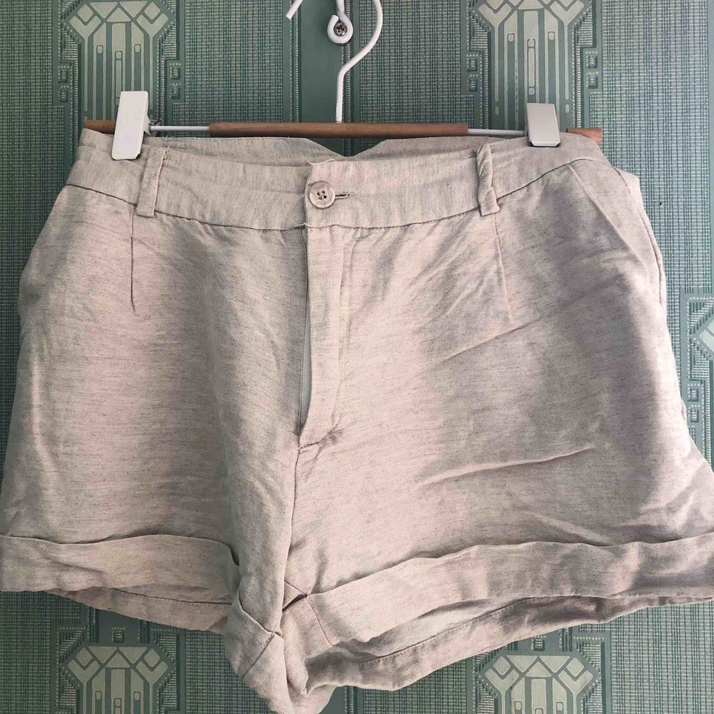 Mkt fina shorts i linne från Carin | Plick Second Hand