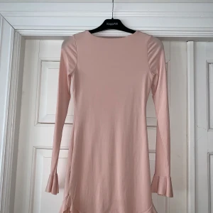 Jättesöt rosaklänning  - Säljer mina superfina klänning från GinaTricot i storlek S. 