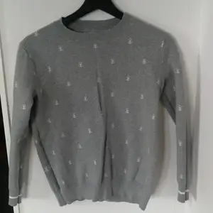 Sweater in grey colour 