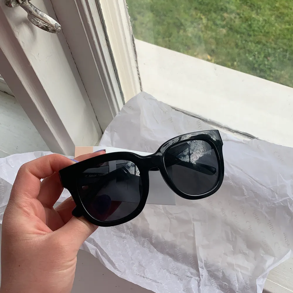 Sprillans nya solglasögon! Påminner om chimi eyewears modell, som är super populär. Dessa är aldrig använda, utan endast testade. Säljer dem då jag inte kommer få någon användning för dem tyvärr! Frakten är inräknat i priset. Accessoarer.