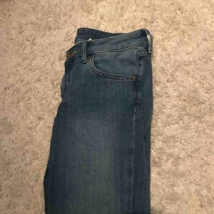  - Säljer mina Low Waist jeans, köpta på H&m, passar XS och S. Köparen står för frakten, kan hämtas även på plats😊