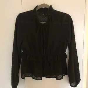 Blus - Endast använd fåtal gånger, fint skick! Storlek S.