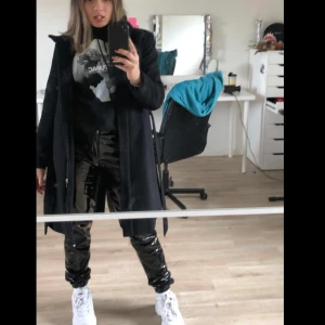 2pac hoddie - Säljer nu min 2pac hoddie💗 nypris 599💕 Köparen står för frakt💗💕