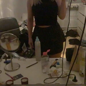 Kjol - Så fin kjol från pull and bear, sparsamt använd. Skriv för fler bilder🥰