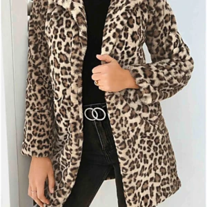  - Skitsnygg kappa som tyvärr inte kommer till användning. Köpare står för frakten