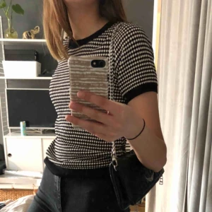  - Populär tröja från zara. Många intresserade så budgivning i kommentarerna: