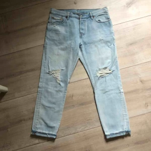  - Oanvända Levisjeans modell 501