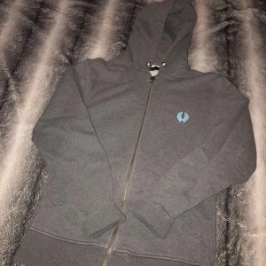 Fred Perry  - Har inte använt den så mycket. 