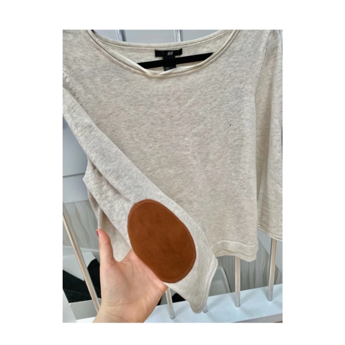 Tröja med brunt patch - 90