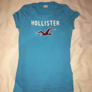 Blå t shirt från hollister