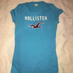 Blå t shirt från hollister