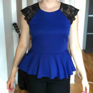  - Välanvänd blus men i jättefint skick från dorothy perkins. Kan mötas upp i Stockholm eller Södertälje annars köparen står för frakten.