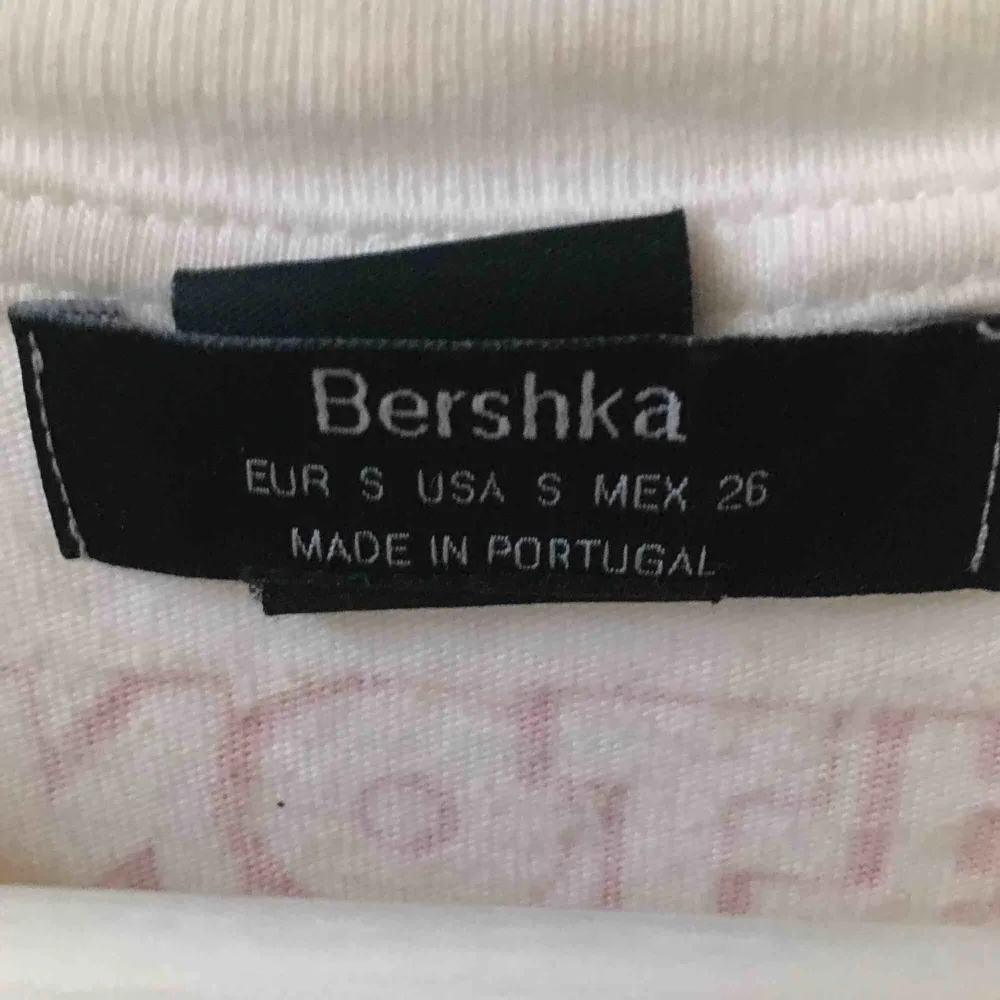 Elton John t-shirt fårn Bershka, storlek S. T-shirts.