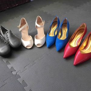  - Fina skor som aldrig har används i storlek 2,5 och 3,5. Pris mellan 50 till 100 kr