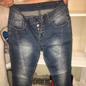  - Dom är använda lite men i bra skick  