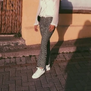 Gina byxor, mönstrade  - Fina bekväma byxor, använda några gånger. Dessa är i fint skick! 