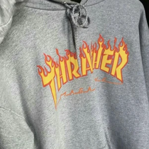  - BÅDE SNYGG OCH BEKVÄM. BÄSTA TRÖJAN. KÖPT FÖR 950 KR.  NU SÅ BILLIG SOM 400 SPÄNN. VÄL ANVÄND