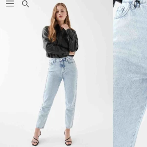  - Säljer dessa jättefina ljusblåa jeans från Gina. Vill gärna använda dem men de är tyvärr förstora för mig🥺 Endas testade och använda en gång. Nypris är 499kr, säljer för 300 frakt är inkluderat🦋