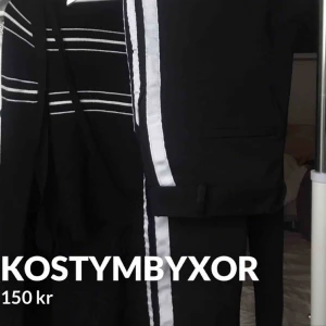  - Kostymbyxor från en spansk butik.