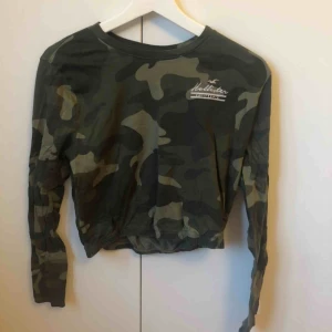  - Långärmad magtröja med resår längst ner från hollister