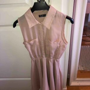  - Klänning som är inte använd  Fin och skön