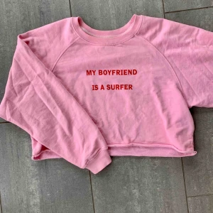  - croppad sweatshirt från Pull&Bear! frakt tillkommer