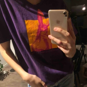  - Cool tröja från märket vailent🥵 unisex tröja så passar för många, säljer pga garderobsrensning. Skriv om du vill ha mer bilder💓