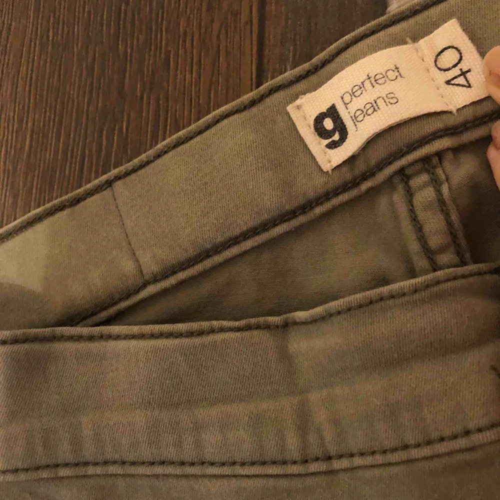 Jeans från GinaTricot i storlek 40, passar även 38, väldigt mycket strech. Jeans & Byxor.