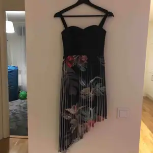 Dress from Guess. Used once. Perfect condition. 