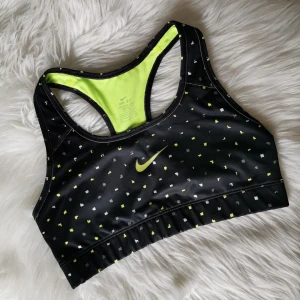 Nike sportbh - Använt ett par gånger, väldigt bra skick. 