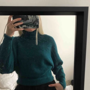  - Stickad tröja från nakd. Väldigt fint skick, endast använd fåtal gånger. Frakt tillkommer.