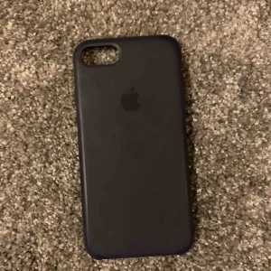  - Mobilskal till iPhone 7/8 köpt på Apple för 300kr 