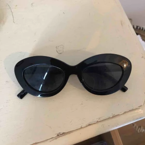  - Så gott som nya solglasögon från Le Spex
