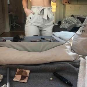  - Ett par beiga byxor från hm i stl S 💕