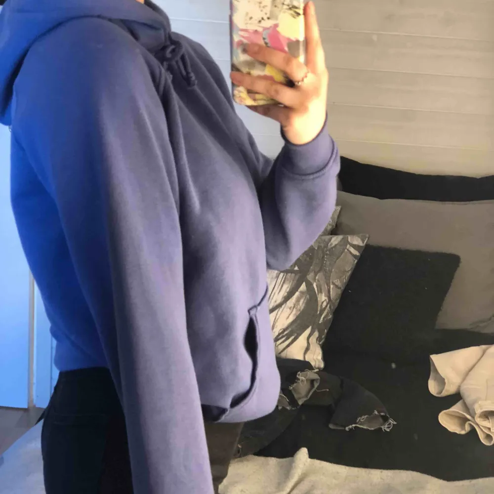 Hoodie från bikbok i världens finaste blåa färg!! 💙 säljer då den är lite för liten, frakt tillkommer. . Hoodies.