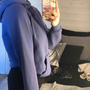  - Hoodie från bikbok i världens finaste blåa färg!! 💙 säljer då den är lite för liten, frakt tillkommer. 