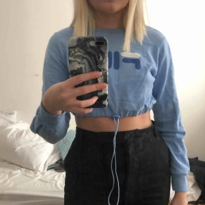  - Tröja från fila. Sjukt cool och snygg. Säljer då den tyvärr inte kommer till användning längre. Frakt tillkommer