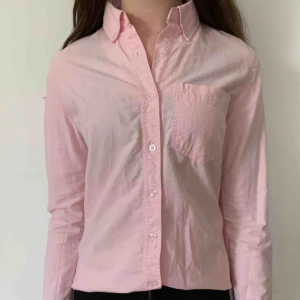  - Fin skjorta från lager 157 i storlek s. Köparen står för frakten men kan mötas upp i Helsingborg.