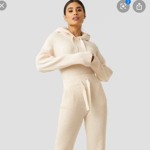 Ribbstickat mjukisset - Säljer detta superfina settet från NA-KD  Nypris 1100kr ✨