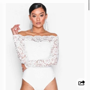  - fin nude spets body från Nelly. aldrig använd endast testad. inköpt för 299kr.