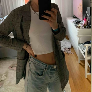  - En lite oversize grå balzer som sitter bra och är i fint skick! 