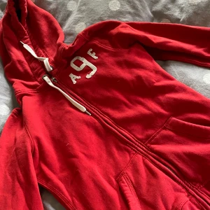 Abercrombie hoodie  - Hoodie i fint skick. Säljes då den inte kommer till användning mer.