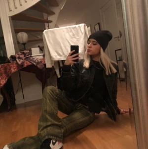 Mönstrade secondbyxor - Dör för dessa byxor!! Men använder inte alls längre. De är bootcut-ish och har en sån fin fit😻 