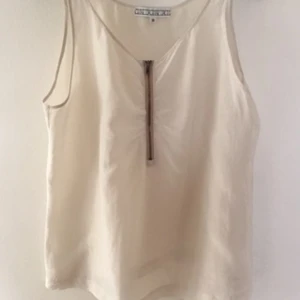  - Jättefint linne från House of Dagmar i bomull och sidenblandning.