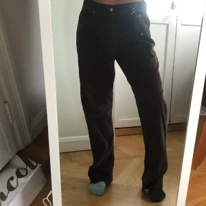 Vintage Manchester straight leg  - Vintage bruna Manchester byxor från legacy. Är storlek 36 i jeans vanligtvis och dessa sitter supersnyggt. Dem e lite långa p mig och är 163. Säljer då ja nt använder. Frakt 58/möts upp slitna längst ner därav priset