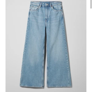 Weekday Jeans Ace - Säljer nu dessa sjukt snygga vida jeans från Weekday i modellen Ace. Just nu slutsålda på hemsidan! Nypris 500kr så tänker mig 200 ex frakt, köparen står för frakt😋