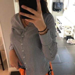 Randig skjorta - Frakt tillkommer