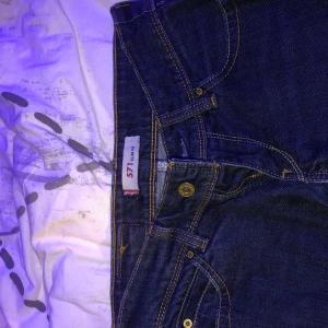 Blåa Levis jeans  - Slim fit 