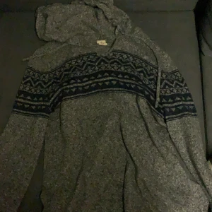 Stickad Hollister hoodie  - Grå